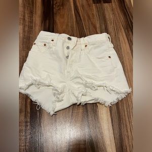 Levis 501 White jean shorts - Size 23